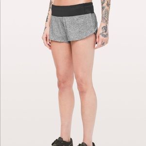 GREY LULULEMON SPEED UP SHORT 2.5IN